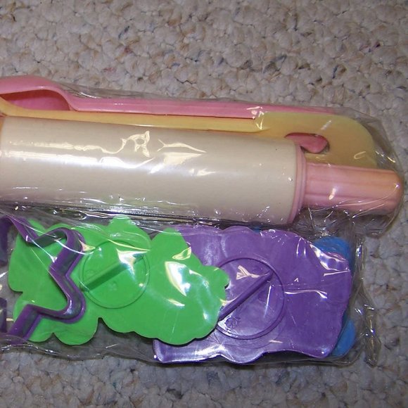 Junior Toy Baking Set for Boys and Girls - Picture 3 of 4